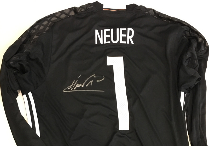 Neuers Torwarttrikot    Neuers Torwarttrikot