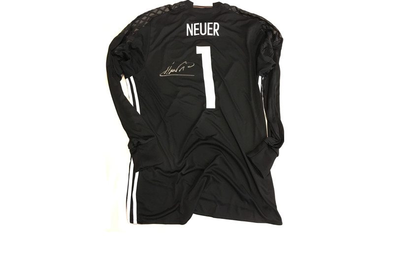 Neuers Torwarttrikot    Neuers Torwarttrikot