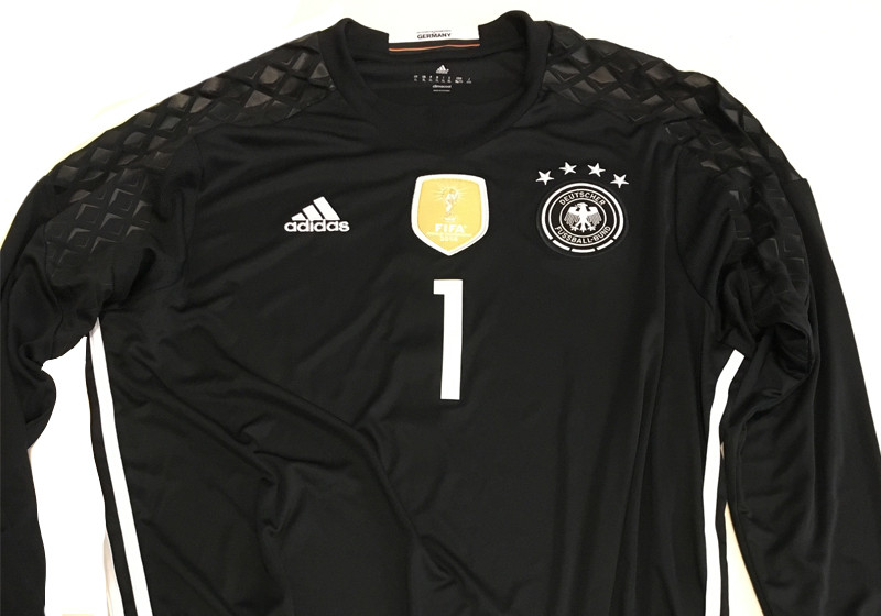 Neuers Torwarttrikot    Neuers Torwarttrikot