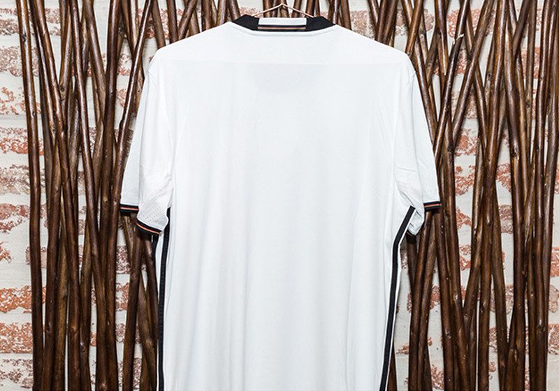 Neues DFB-Trikot signiert   Neues DFB-Trikot signiert