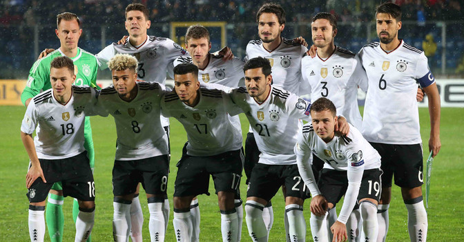 Neues DFB Trikot signiert   Neues DFB Trikot signiert