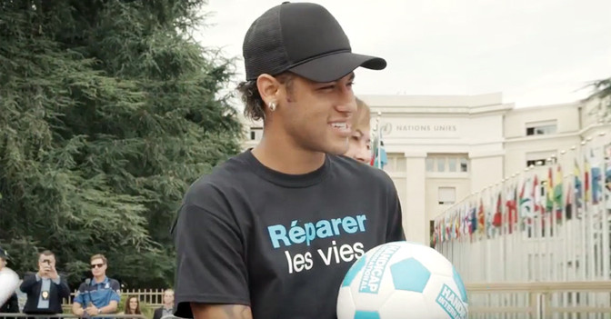  Neymar Ball signiert 