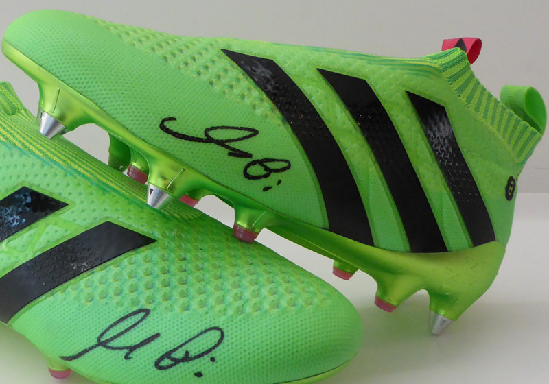  Özils Fußballschuhe 