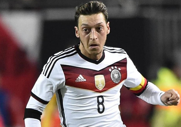  Özils signiertes Trikot 