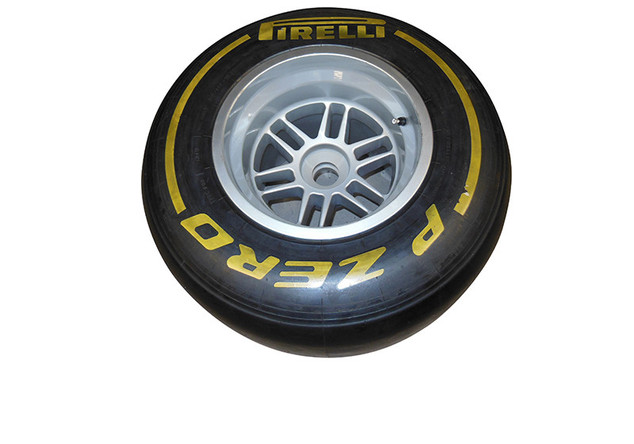  Pirelli F1 Showreifen 