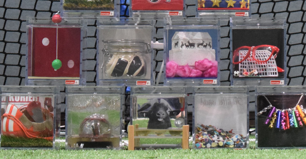 Plexiglaswürfel Köln   Plexiglaswürfel Köln