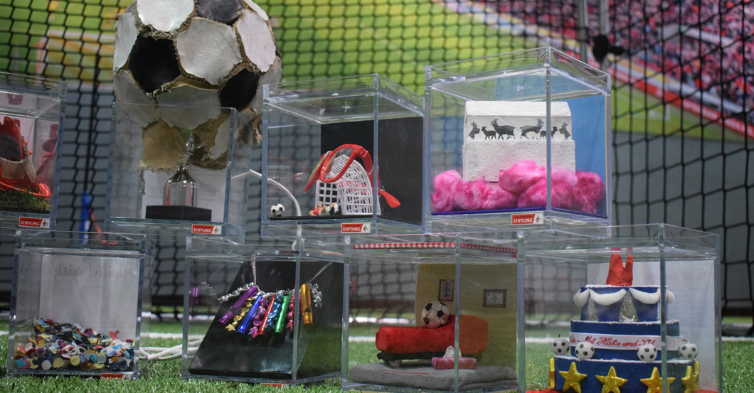 Plexiglaswürfel Köln   Plexiglaswürfel Köln