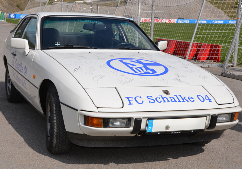 Porsche im Schalke-Design   Porsche im Schalke-Design