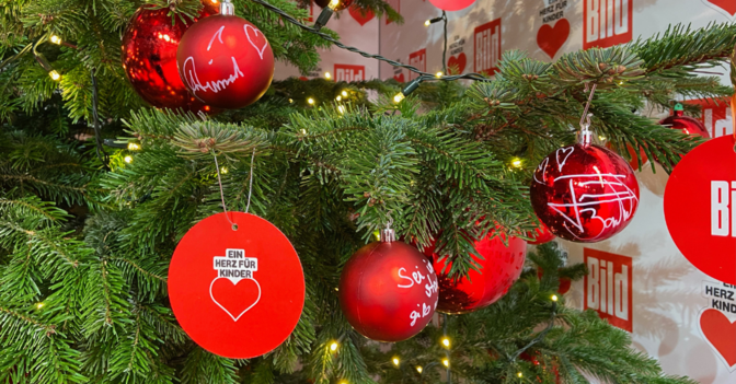 Promis Weihnachtskugeln    Promis Weihnachtskugeln