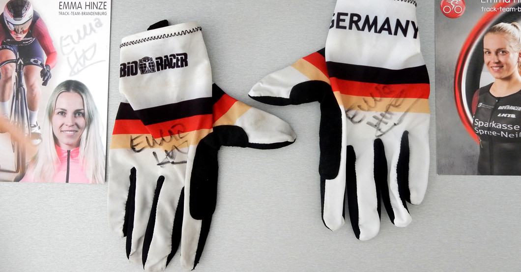  Gloves Emma Hinze 