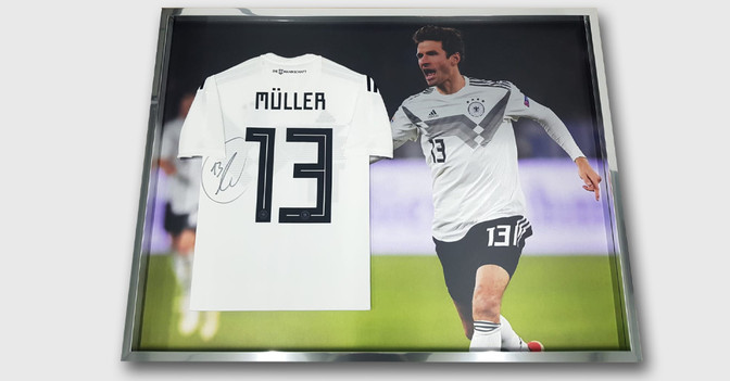 Gillette EM-Fußball mit Unterschrift von Thomas Müller 