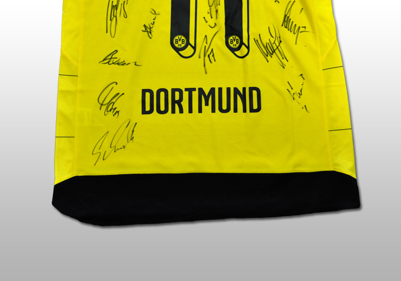 Reus BVB-Trikot signiert   Reus BVB-Trikot signiert