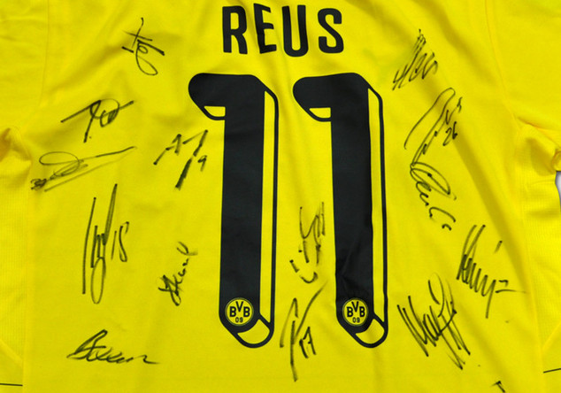 Reus BVB-Trikot signiert   Reus BVB-Trikot signiert