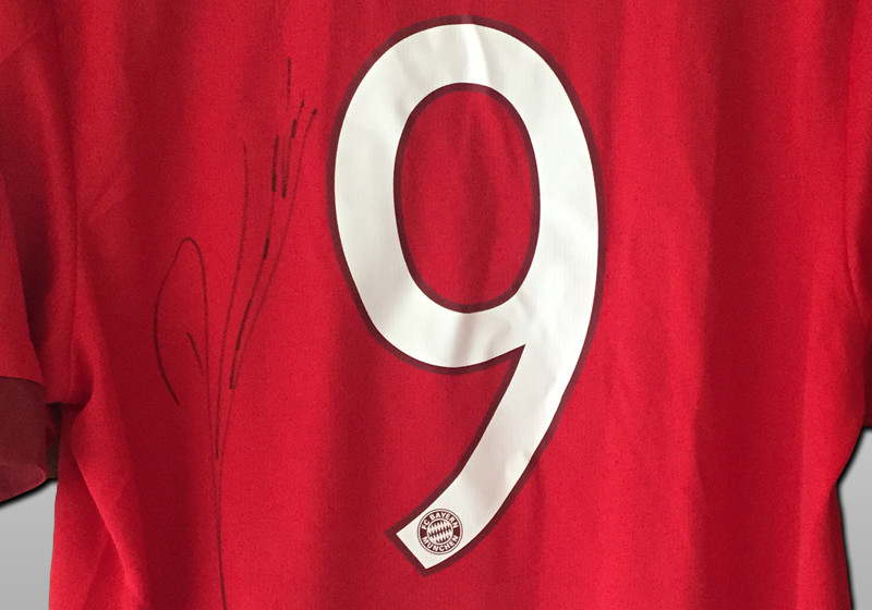 Robert Lewandowski Trikot   Robert Lewandowski Trikot