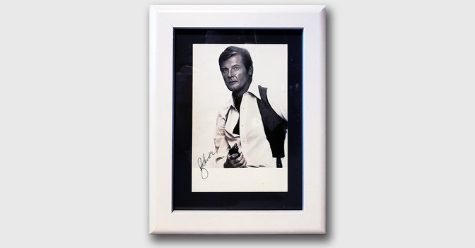  Roger Moore Starportrait 