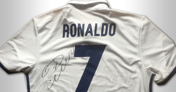  Ronaldos Trikot signiert 