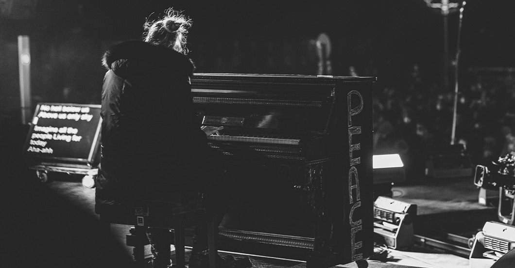  RTL Signiertes Klavier 