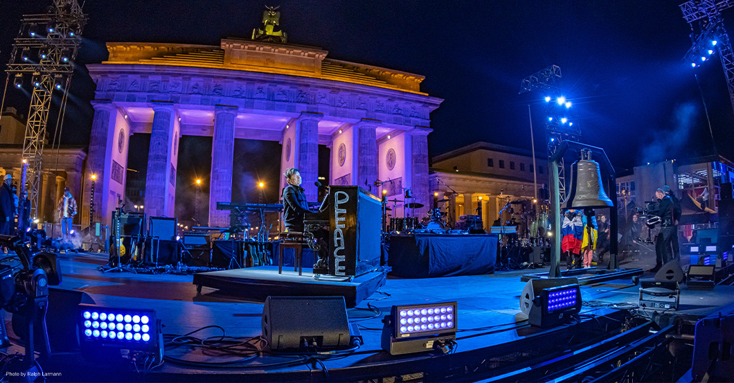  RTL Signiertes Klavier 