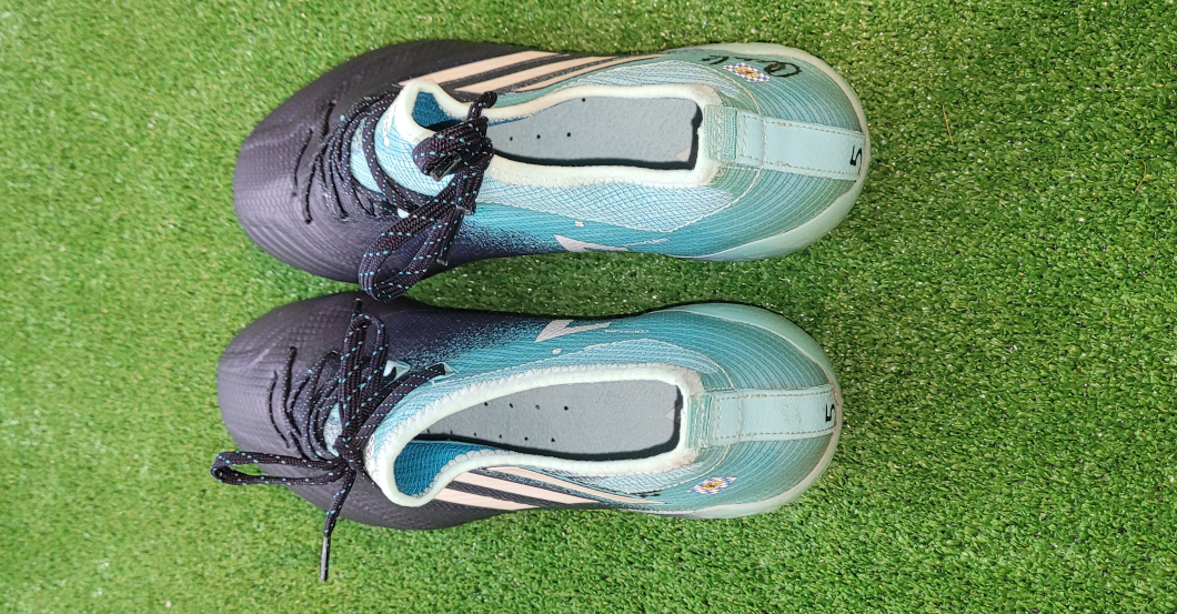  S. Bender Schuhe getragen 