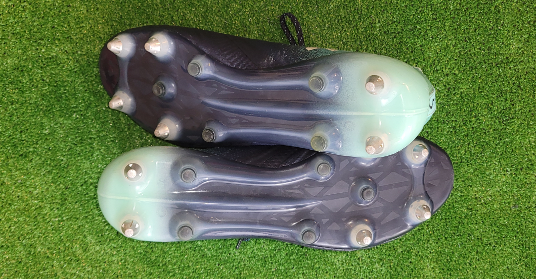  S. Bender Schuhe getragen 