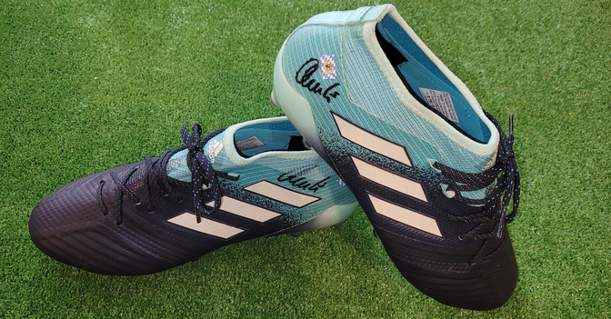  S. Bender Schuhe getragen 