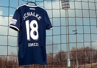  S04-Trikot Idrizi 