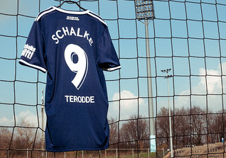  S04-Trikot Terodde 
