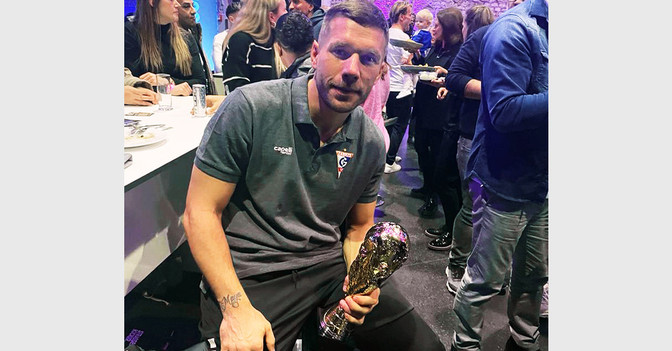 S4K Podolski Weltpokal    S4K Podolski Weltpokal