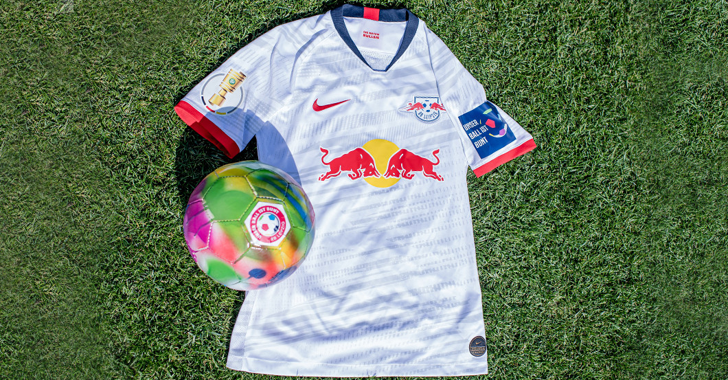  Sabitzer Ball und Trikot 