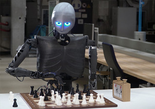  Schachspiel mit Roboter 