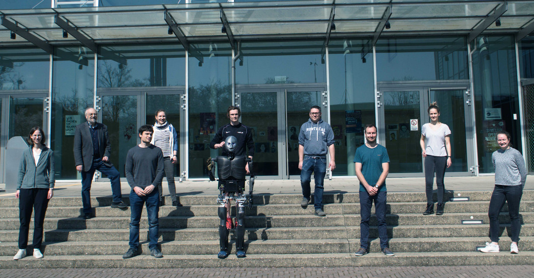 Schachspiel mit Roboter   Schachspiel mit Roboter