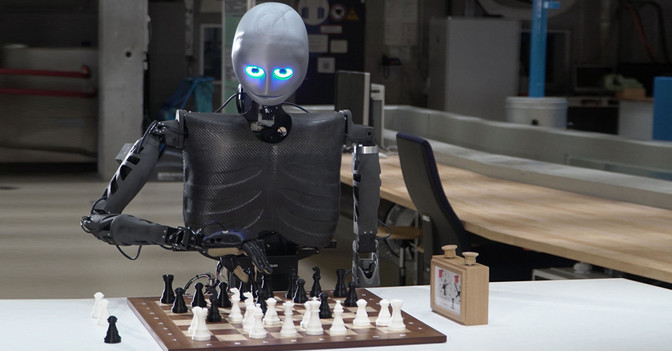 Schachspiel mit Roboter   Schachspiel mit Roboter