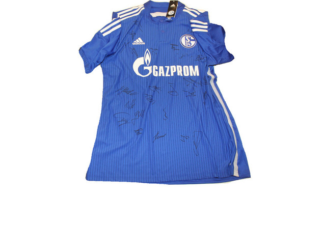  Schalke-Trikot signiert 