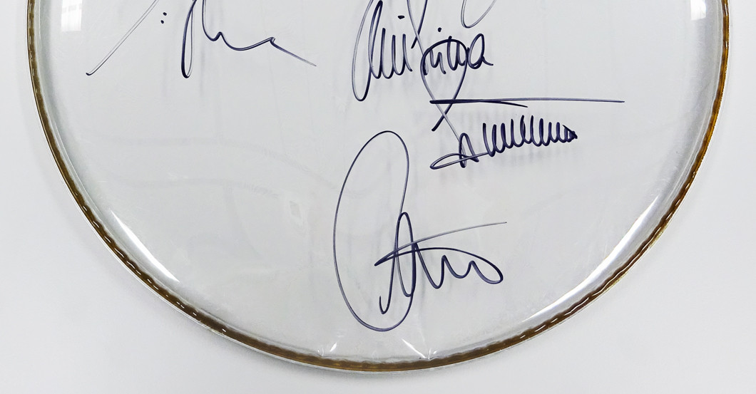  Schlagzeugfell signiert 