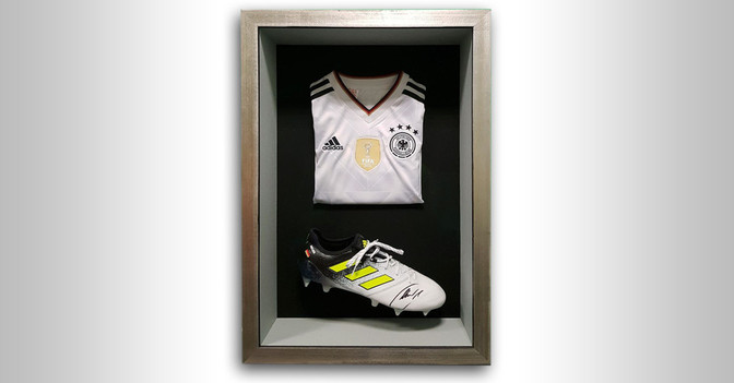 Schuh und Trikot Neuer   Schuh und Trikot Neuer