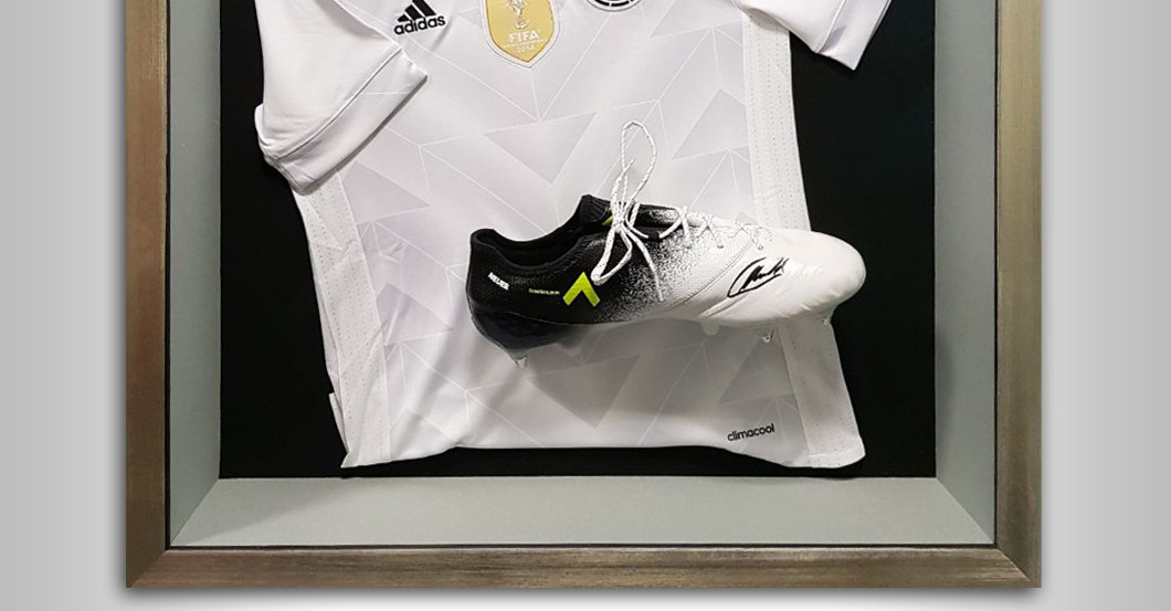 Schuh und Trikot Neuer   Schuh und Trikot Neuer