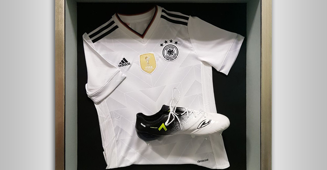 Schuh und Trikot Neuer   Schuh und Trikot Neuer