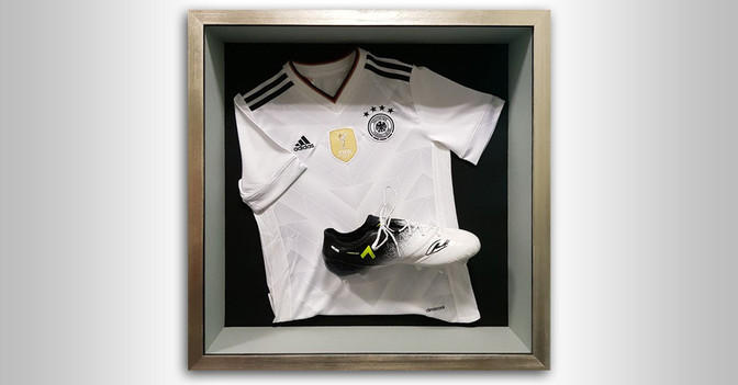 Schuh und Trikot Neuer   Schuh und Trikot Neuer