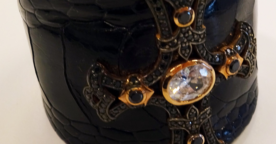 Schwarzer Armreif Kreuz   Schwarzer Armreif Kreuz