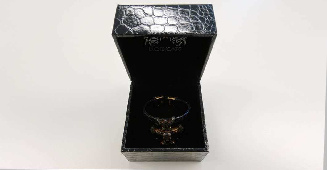 Schwarzer Armreif Kreuz   Schwarzer Armreif Kreuz