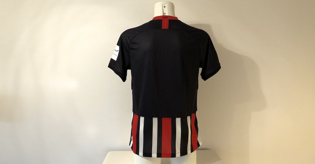  SGE Trikot teamsigniert 