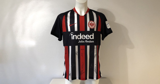  SGE Trikot teamsigniert 