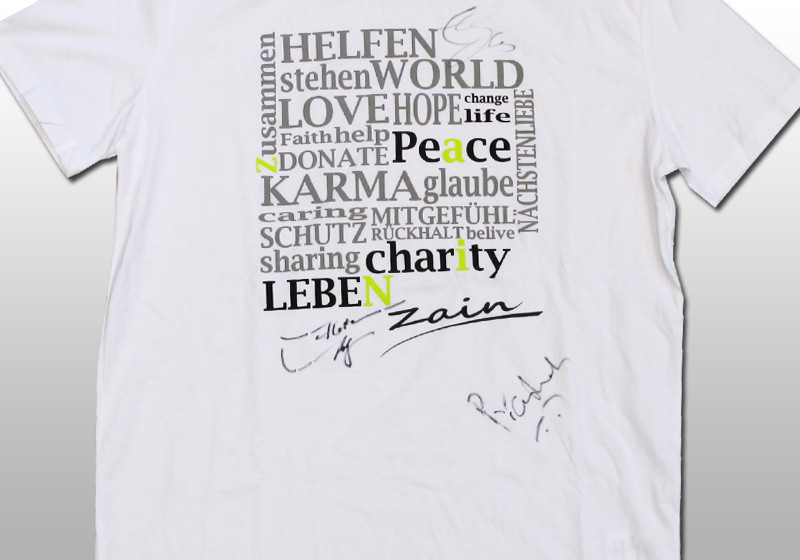  Shirt signiert von Promis 