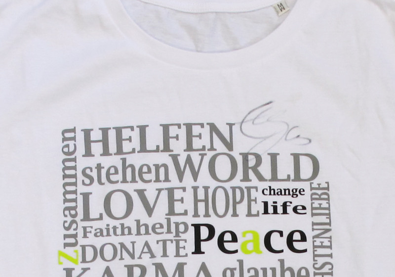  Shirt signiert von Promis 