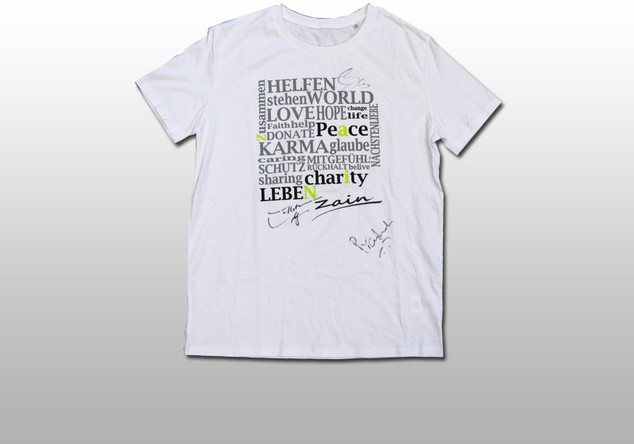  Shirt signiert von Promis 