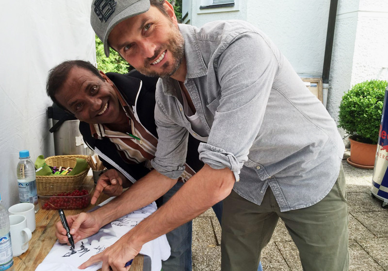  Shirt signiert von Stars 