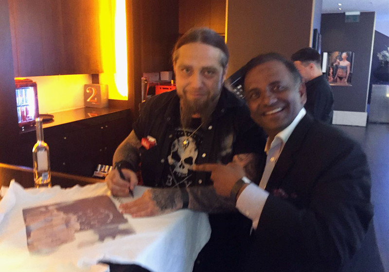  Shirt signiert von Stars 