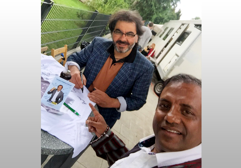  Shirt signiert von Stars 