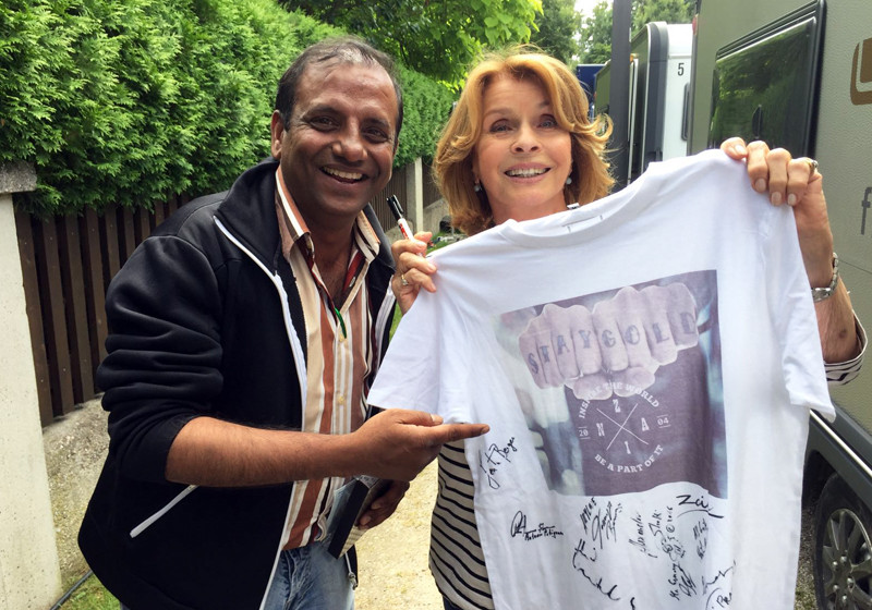  Shirt signiert von Stars 