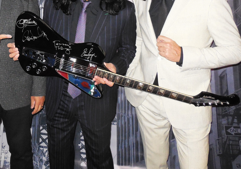 Signierte Kiss Gitarre   Signierte Kiss Gitarre